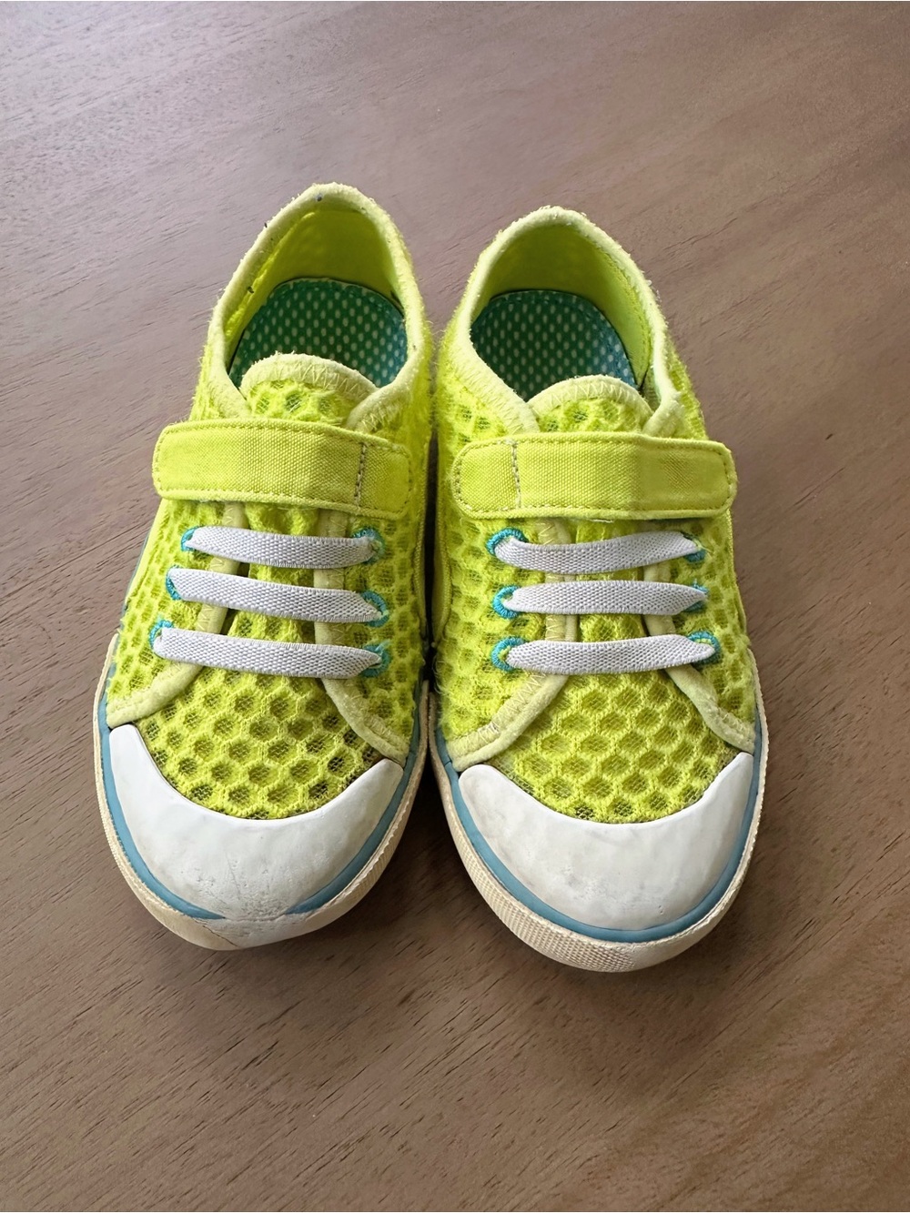 See Kai Run Toddler Mesh Hook & Loop Sneakers, Size 1 Big Kid, Neon Yellow